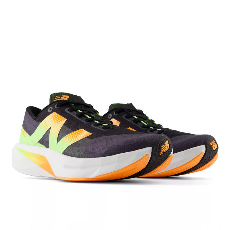 New Balance FuelCell Rebel V4 'Black & White Peach' Preto - MFCXCB4