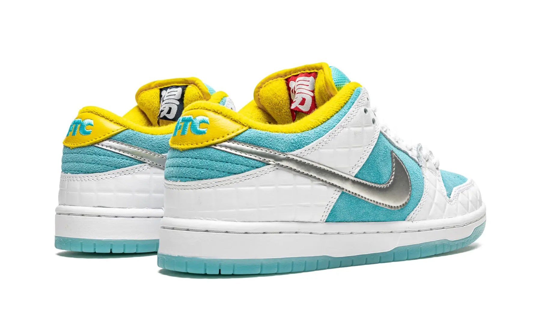 Tênis Nike Dunk Low SB x FTC "Lagoon Pulse" Branco / Azul - DH7687-400