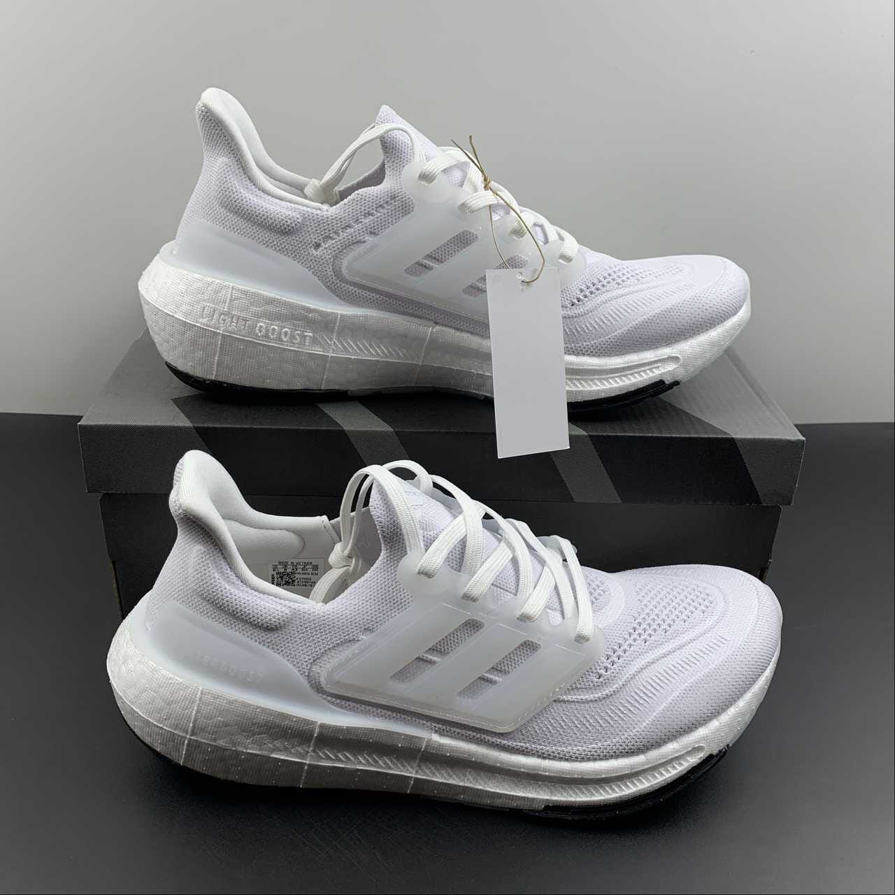 Tênis Adidas UltraBoost Light 23 'Triple White' - GY9350 Adidas Ultraboost Light 23 Bernholz