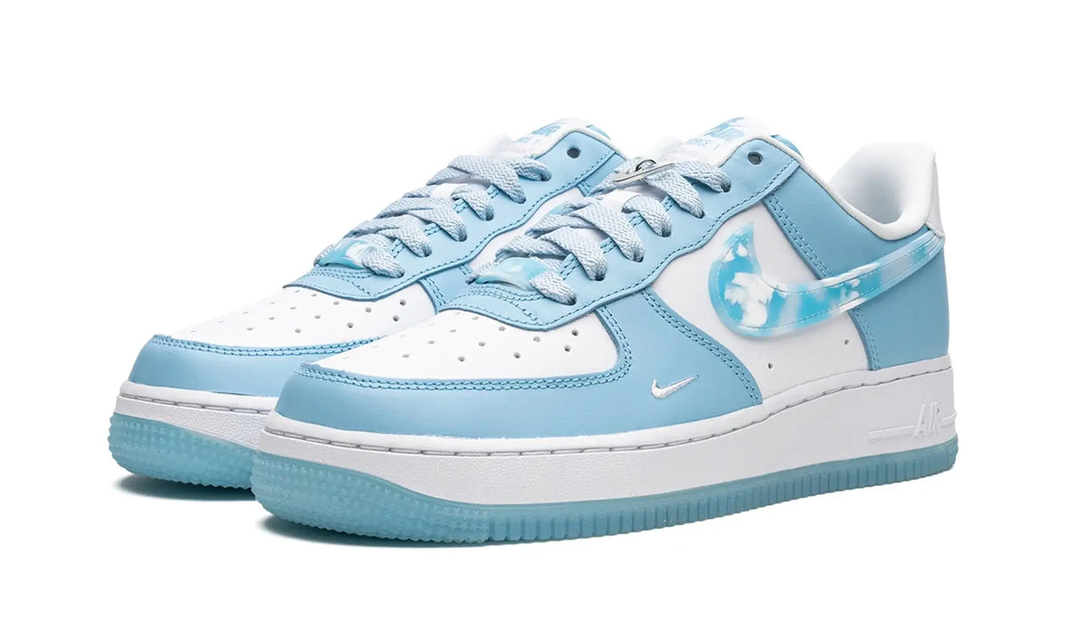 Tênis Air Force 1 Feminino "Nail Art" Azul / Branco - DX2937-100