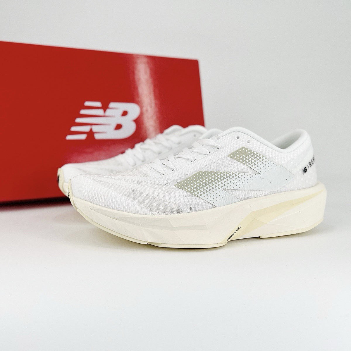 New Balance FuelCell Rebel V4 'White & Linen' Branco - MFCXLJ4